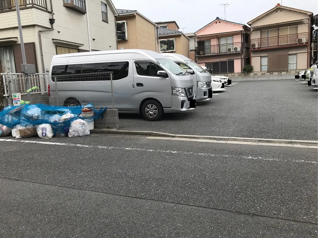 江戸川区鹿骨２丁目　月極駐車場